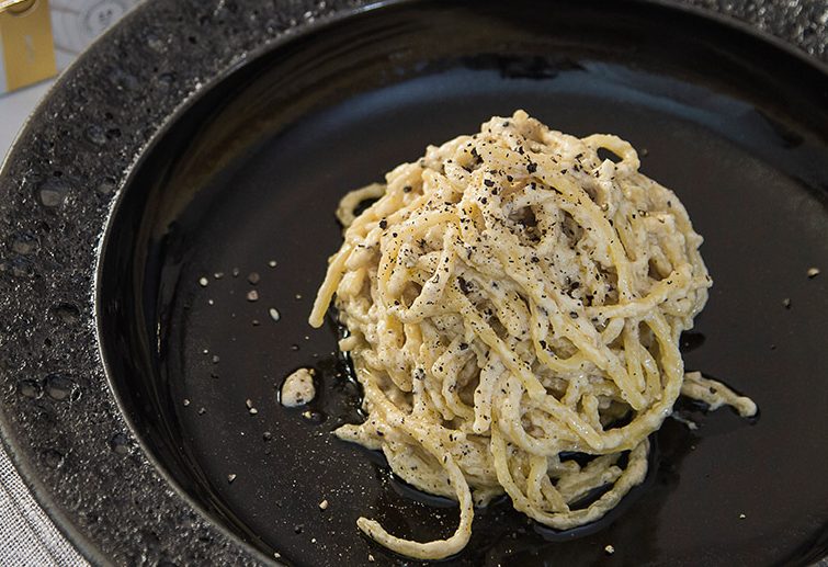 Spaghetti „Cacio e Pepe“ | Vegan version with CHEESE THE QUEEN CLASSIC